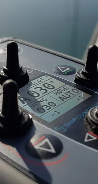 Shipcontroller: integración con piloto automático